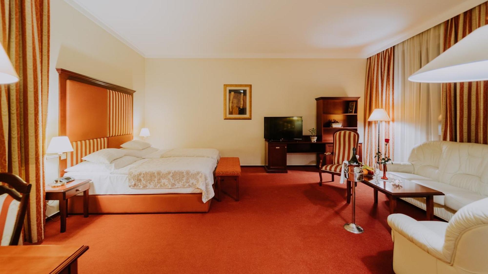Boutique Hotel Maraton Кошице Экстерьер фото